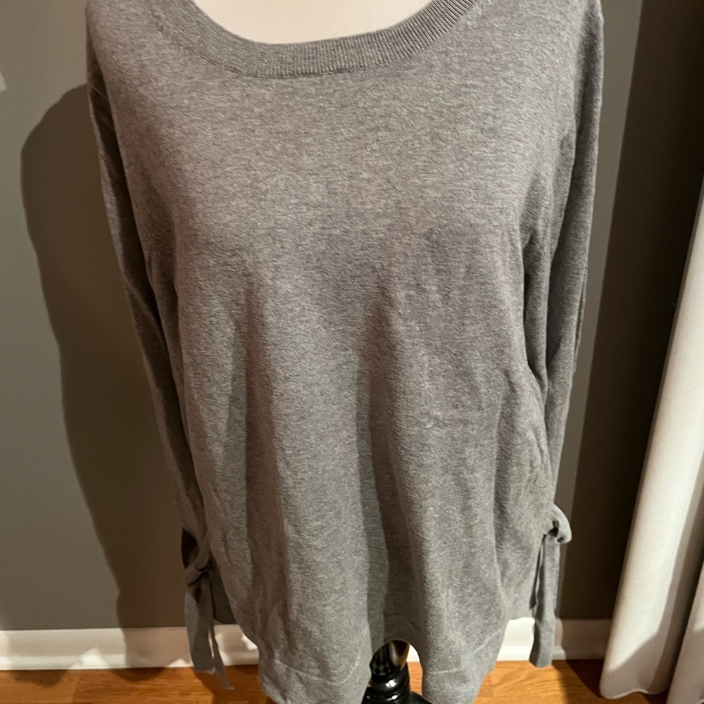NWOT jcrew gray cotton sweater with bell sleeves. Size xl.